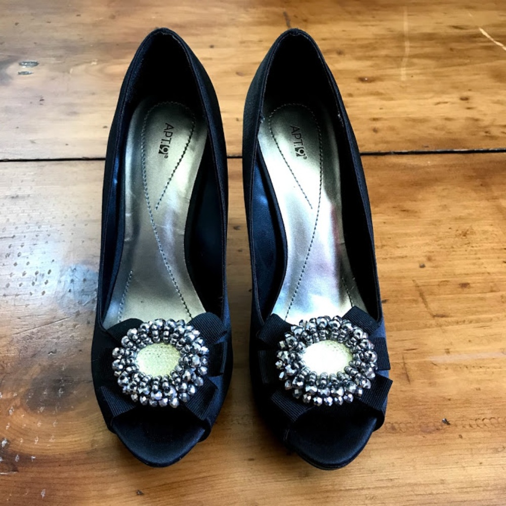 Apt. 9 Women’s Black Peep Toe Heels Size 6 Rhinestone Bow Satin Pumps